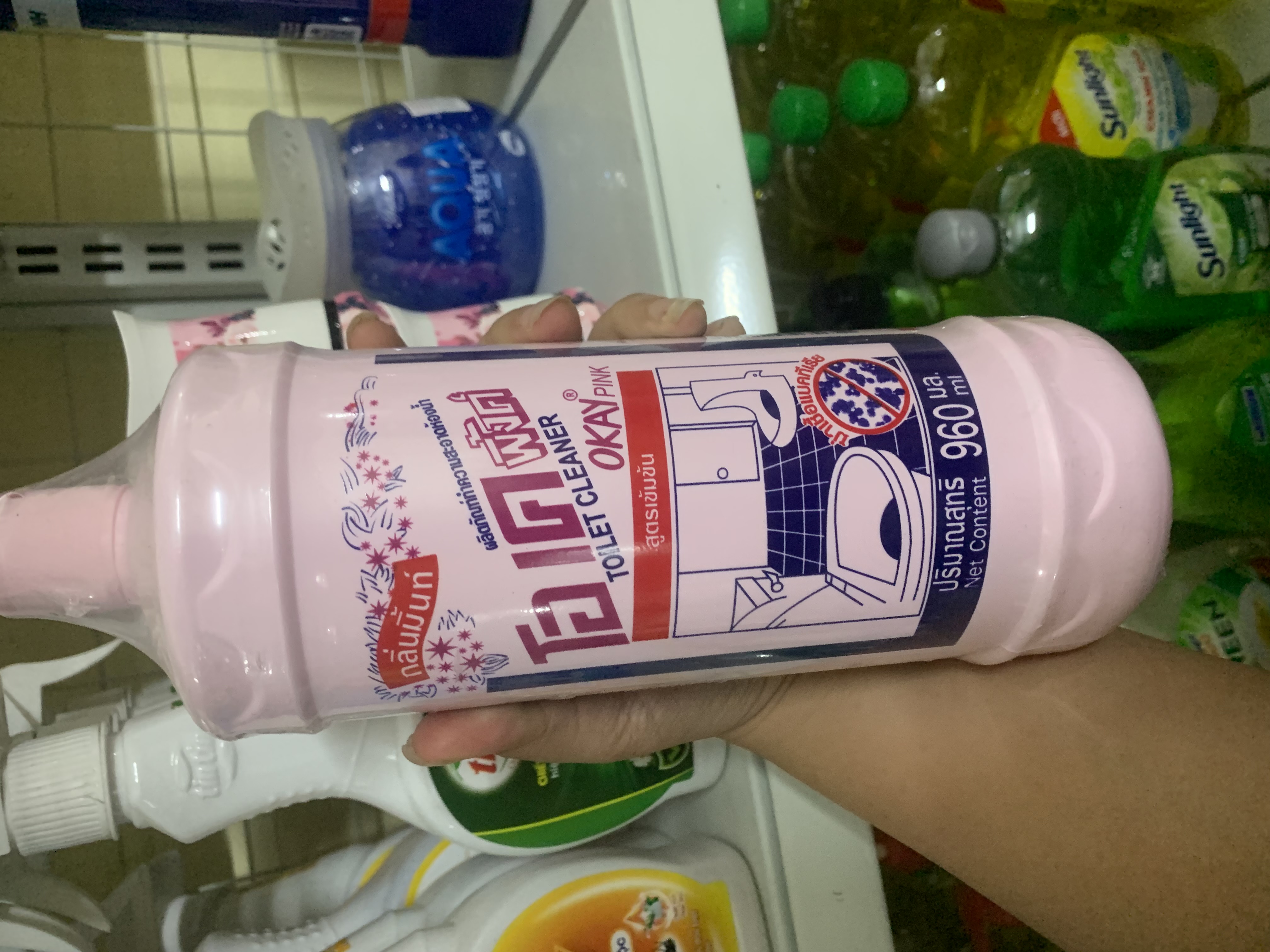 tẩy rửa bồn cầu