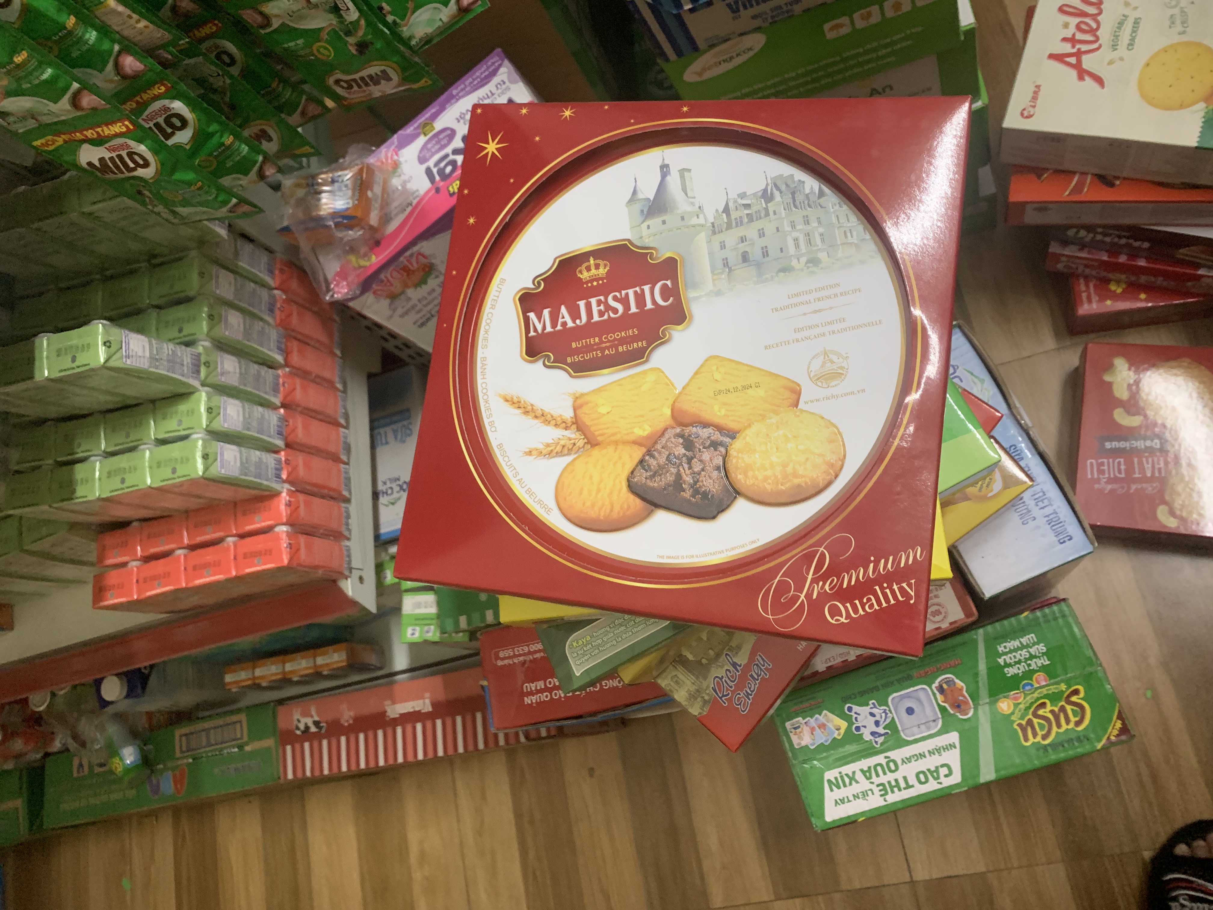 bánh quy hộp sắt Majestic