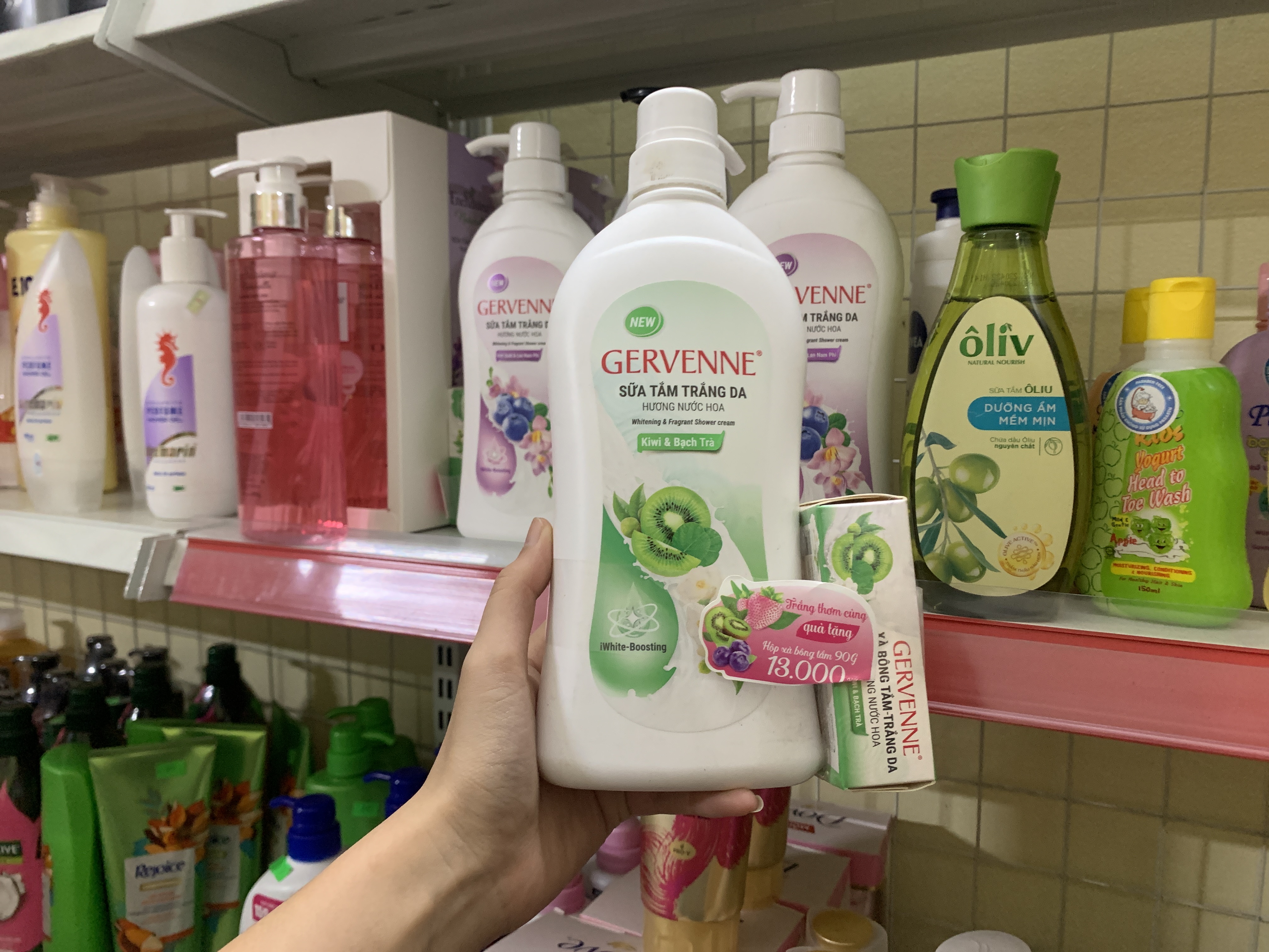 Sữa tắm trắng da kiwi